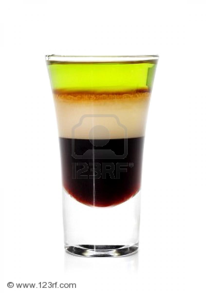 шот зеленая фея. шот б53. пылающий ламборджини коктейль. абсент и самбука. коктейль самбука абсент.