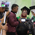 SO SWEET! Mahasiswi STIKES KJP Dilamar Pacar di Acara Wisuda