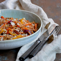  Noodles com amendoim e vegetais