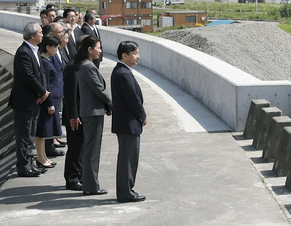 Crown Prince Naruhito and Crown Princess Masako visited Miyako City for tsunami disaster