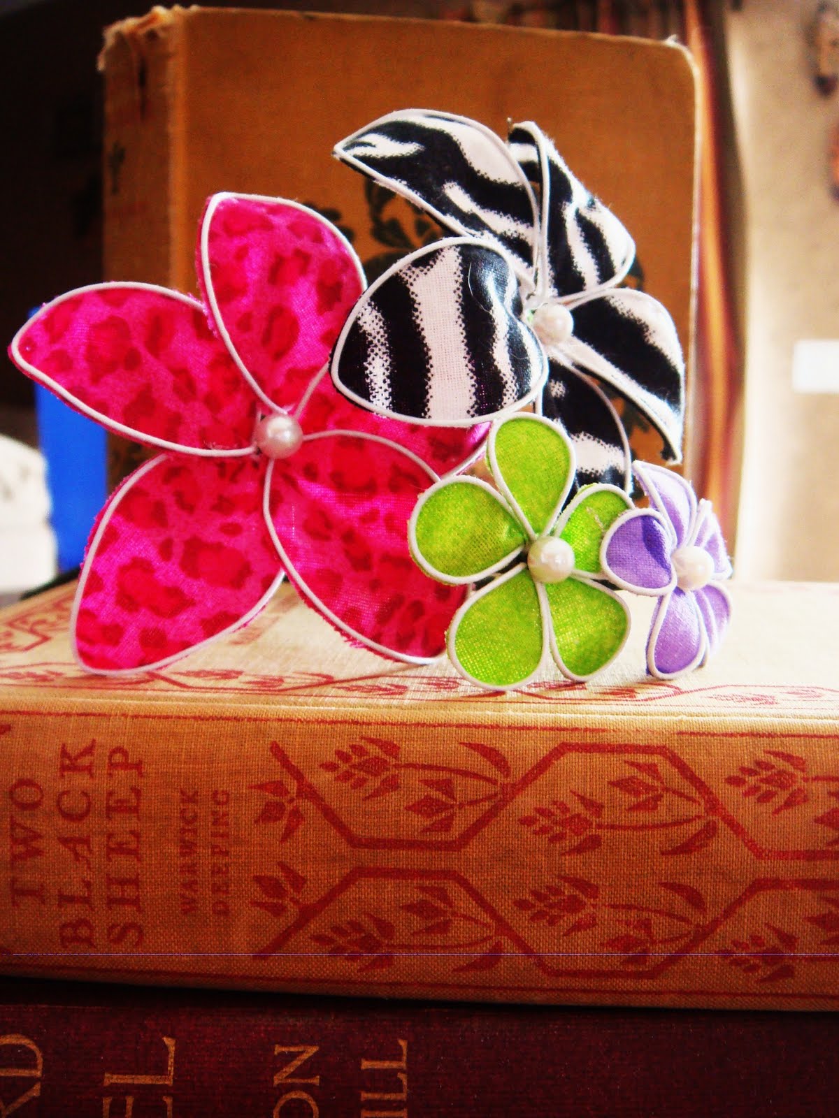 The Kissing Frog Fabric Wire Flowers