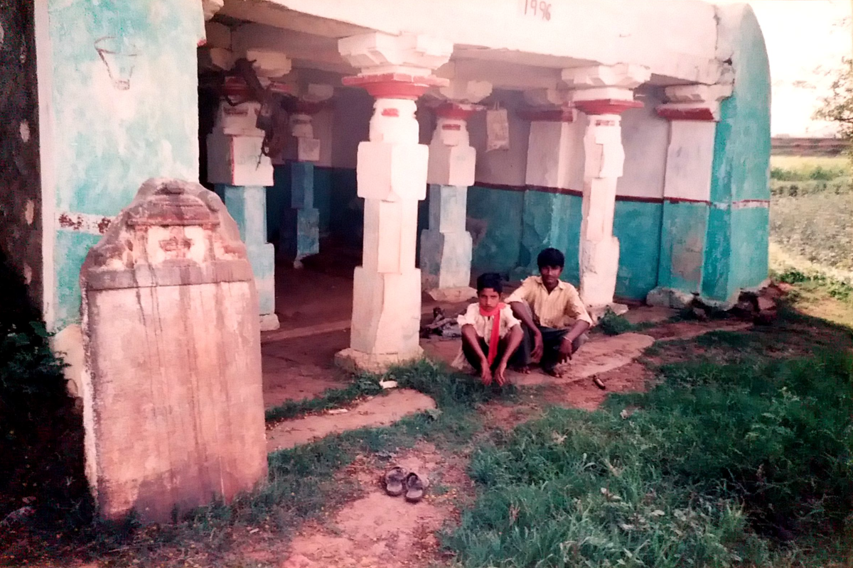 Journeys across Karnataka: hero-stone near Bokyapur tank