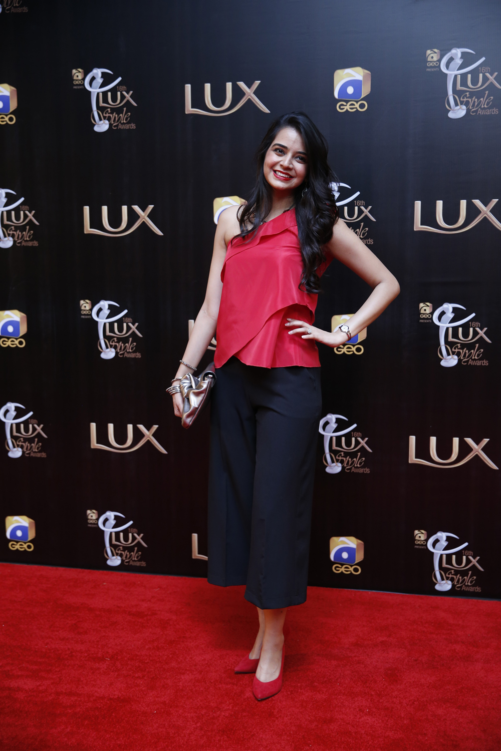 Super Hot Pakistani Divas At The 16th LUX Style Awards 2017