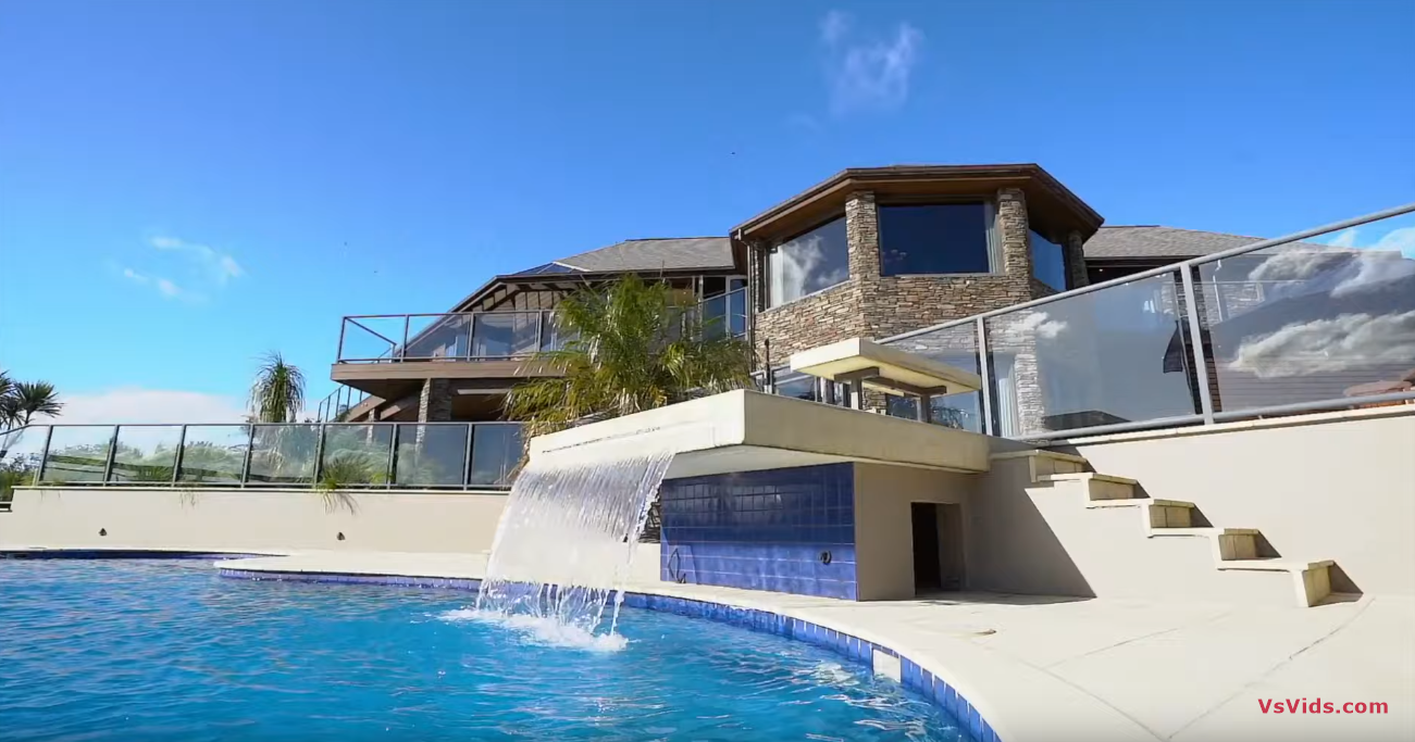 23 Photos vs. Breathtaking Modern Estate in Auckland, New Zealand | Sotheby's International Realty - Luxury Home & Interior Design Tour 23 Photos vs. Breathtaking Modern Estate in Auckland, New Zealand | Sotheby's International Realty - Luxury Home & Interior Design Tour