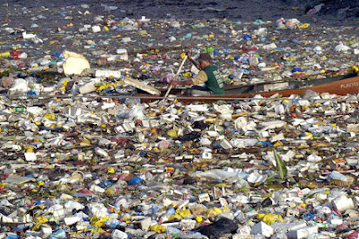 Encuentran isla de plástico en el océano pacífico que supera el tamaño de Colombia