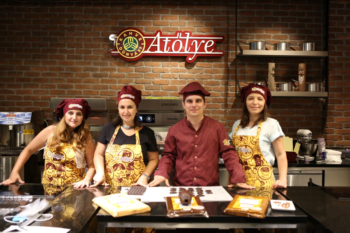 Lezzet Duragi Çikolata Kahve Tadında Bir Gün &amp; Kahve Dünyası Çikolata