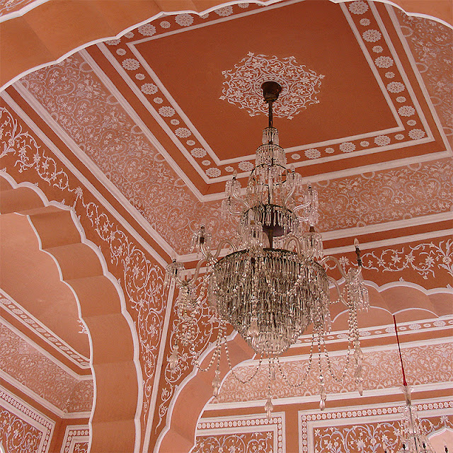 Plafond ouvragé au City Palace de Jaipur