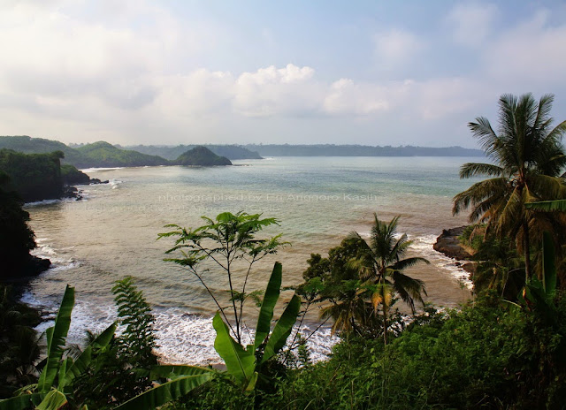 View arah Pulau Nusakambangan dari Pantai Karapyak View arah Pulau Nusakambangan dari Pantai Karapyak