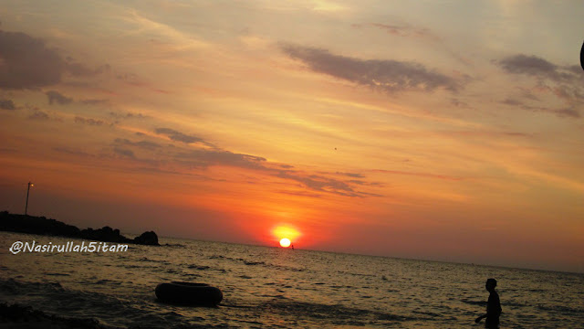 Hai sunset di pantai