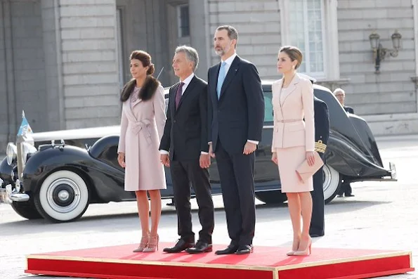 Argentina's President Mauricio Macri, Argentinian First Lady Juliana Awada, Spain's King Felipe and Queen Letizia attend the welcome ceremony at Royal Palace in Madrid