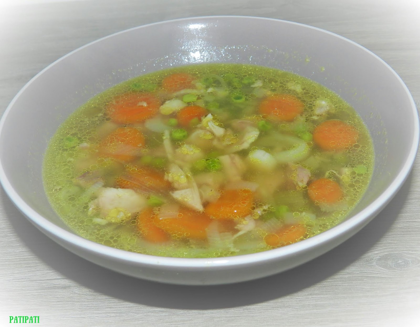 Bouillon de poulet aux légumes