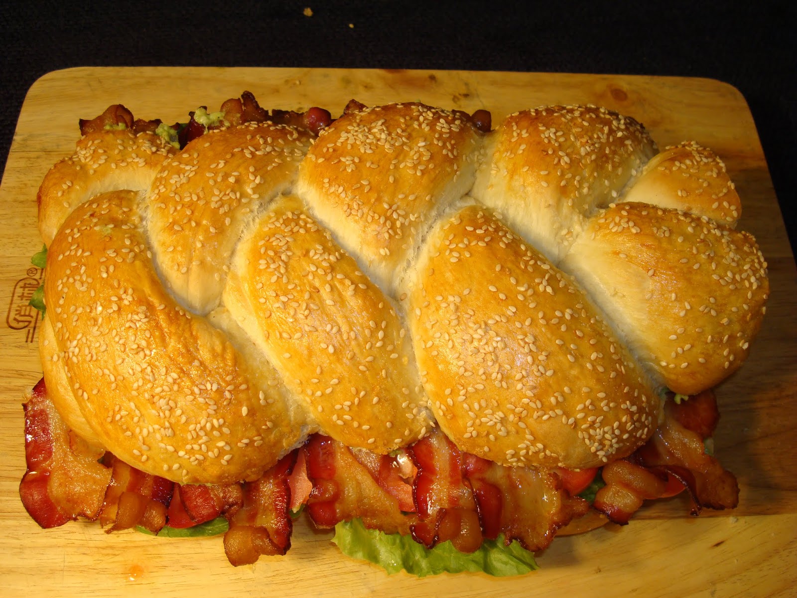 LA COCINA DEL POLLO SANDWICH DE TOCINO, LECHUGA, TOMATES Y GUACAMOLE