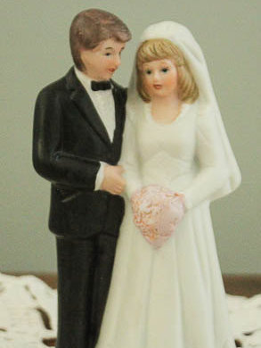 Vintage 1987 Bride and Groom Ceramic Wedding Cake Topper 4” by Lefton Adorable 