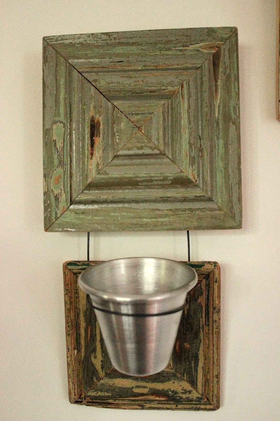 La Florinda: Porta macetas madera recuperada