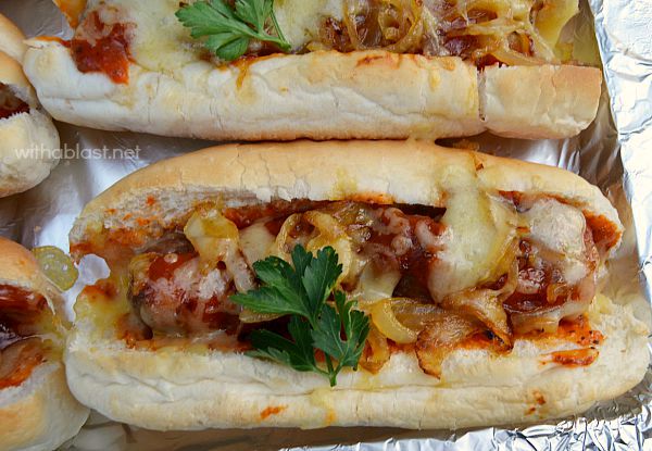 Juicy meatballs, gooey cheese and more in these Bolognaise Meatballs and Mozzarella Subs - quick & easy, the cheater's way !