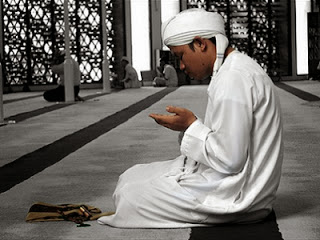 Ilustrasi munajat (foto dari islamdaniman.blogspot.com)