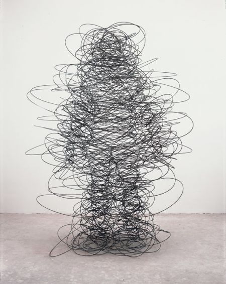 Antony Gormley esculturas geométricas formando corpos