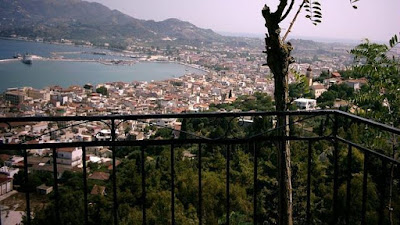 En Israel la isla de Zante es conocida como la «isla de los Justos», ya que es el único lugar en la Europa ocupada por las fuerzas alemanas en la que sus habitantes cristianos salvaron a todos los miembros de su comunidad judía, 275 personas.Y dentro de poco habrá dos películas contándolo.