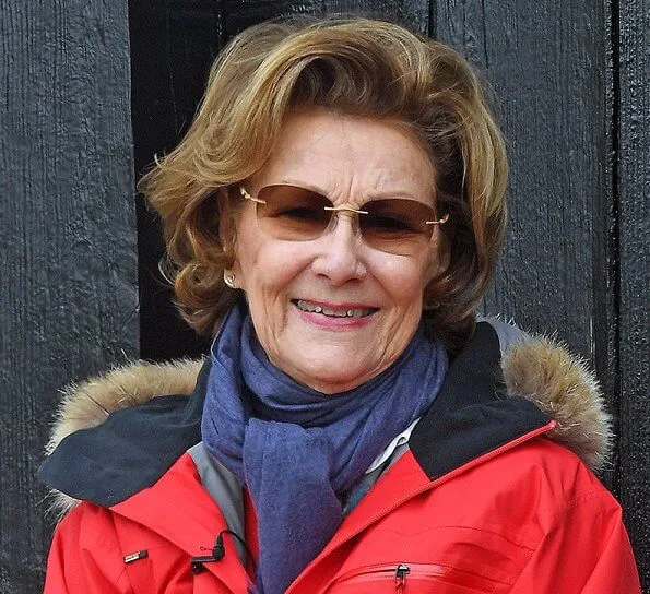 Queen Sonja wore Haglofs Haglöfs Spitz jacket women touring jacket in red at the royal residence in Kongsseteren in Oslo