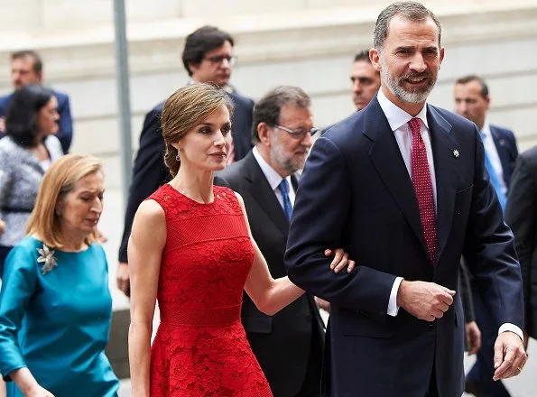 Queen Letizia wore Carolina Herrera lace dress from Fall 2016 collection. wore Prada Pointy Toe Pump, diamond earring and carried satin clutch