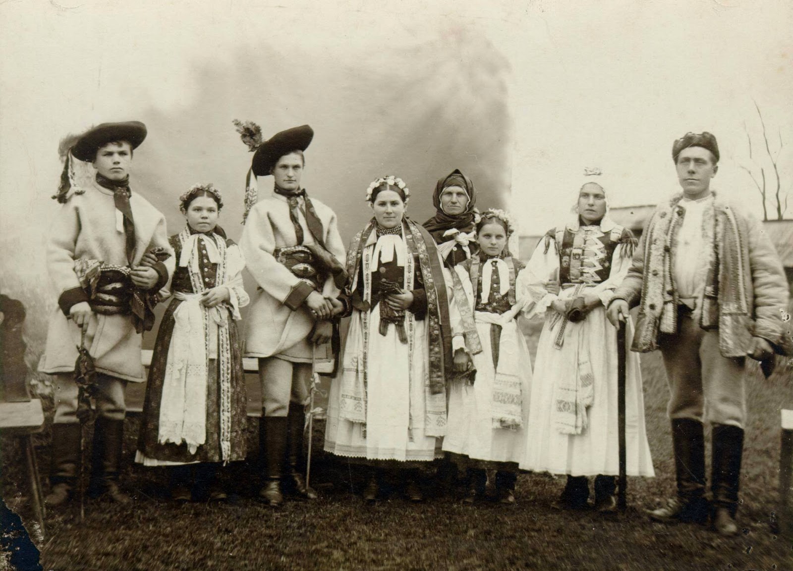 Украинцы 19 век. Украинцы старые фото. Украинец 19 века фотосессия. Старинные фото украинцев.