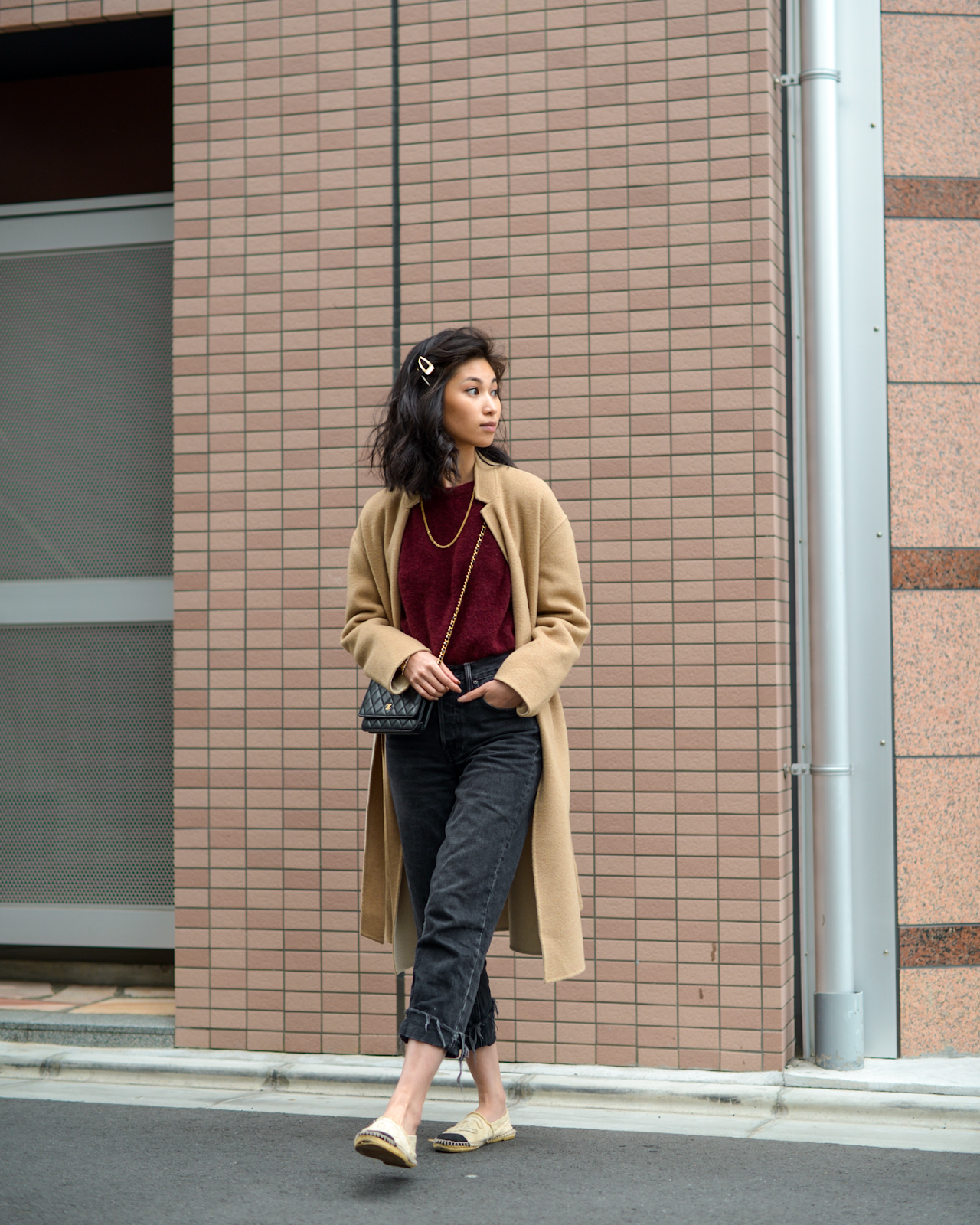 Camel and maroon outfit, Spring transitional outfit, hair pin trends, casual ways to wear hair barrettes, Tokyo based personal style blogger FOREVERVANNY
