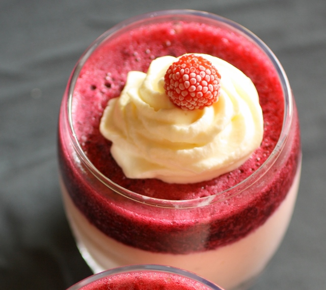 Panna cotta de frambuesa y naranaja(postre para dos) / Raspberry orange panna cotta (dessert for two) Panna cotta de frambuesa y naranaja(postre para dos) / Raspberry orange panna cotta (dessert for two)