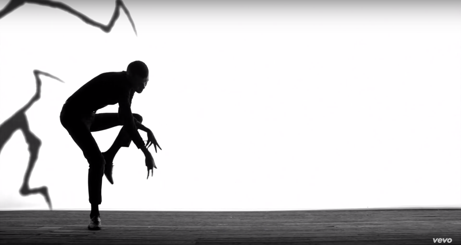 Quand est. Stromae-quand-c'est клип. Quand c'est stromae фото. несправедливый человек силуэт. Stromae quand c'est.