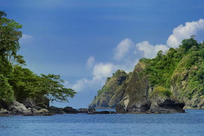 Wisata Pantai Paling Populer dan Menawan di Malang Selatan pantai sipelot