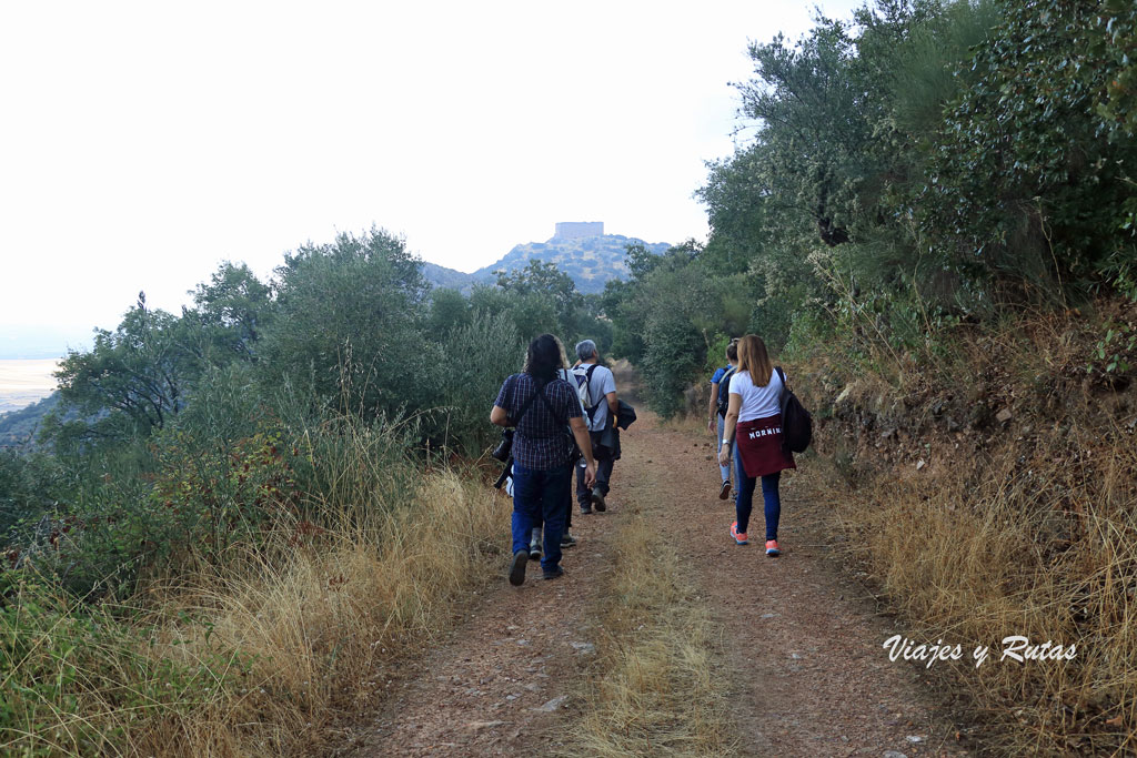 Subiendo al castillo de Herrera del Duque, La Siberia, Badajoz