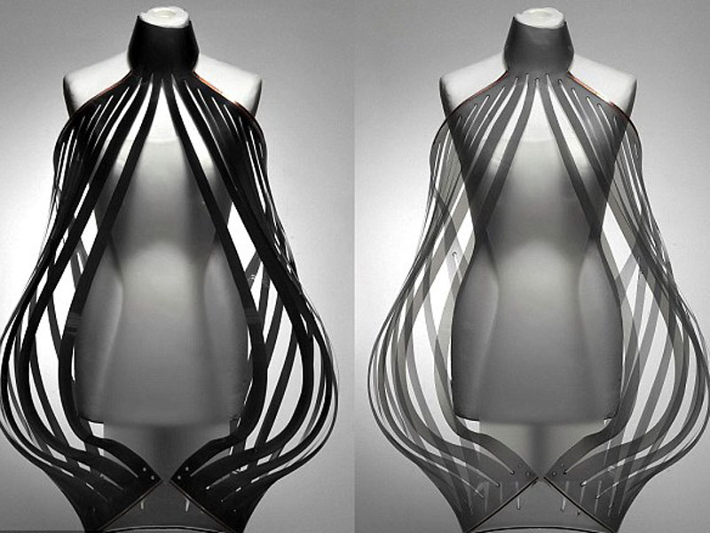 gaun transparan renda