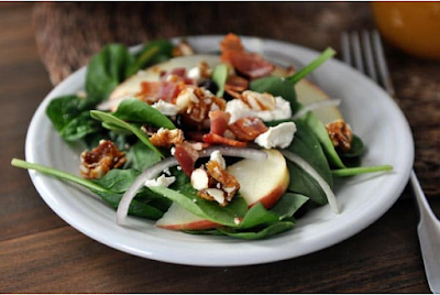 SPINACH SALAD WITH SWEET-SPICY NUTS, APPLES, FETA AND BACON #vegetarianfood