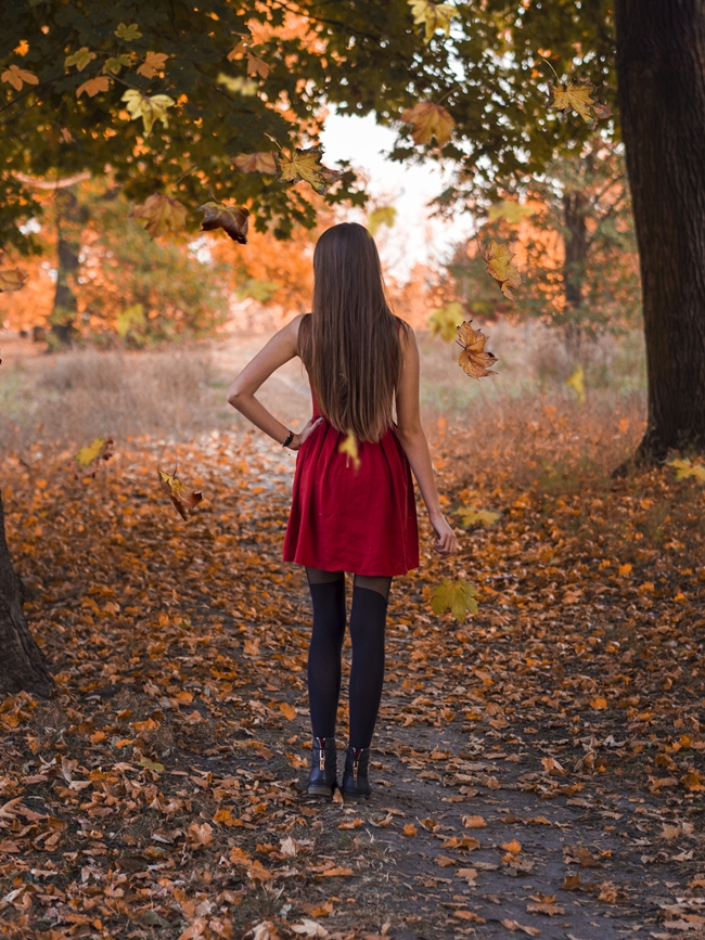 dziewczyna z długimi włosami