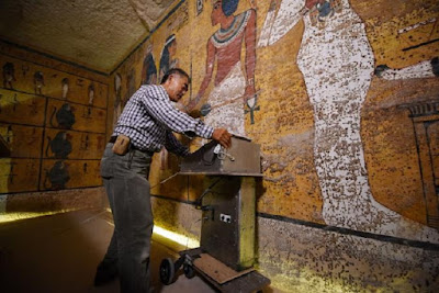 Scans of Tutankhamun's tomb suggest hidden chambers Scans of Tutankhamun's tomb suggest hidden chambers