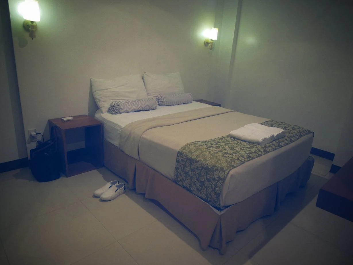 Bed at Sur Beach Resort Boracay