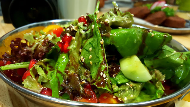 food blogger dubai saj & co rocca salad