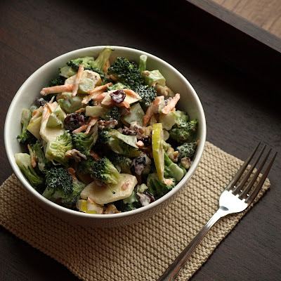 Salata de broccoli cu mar