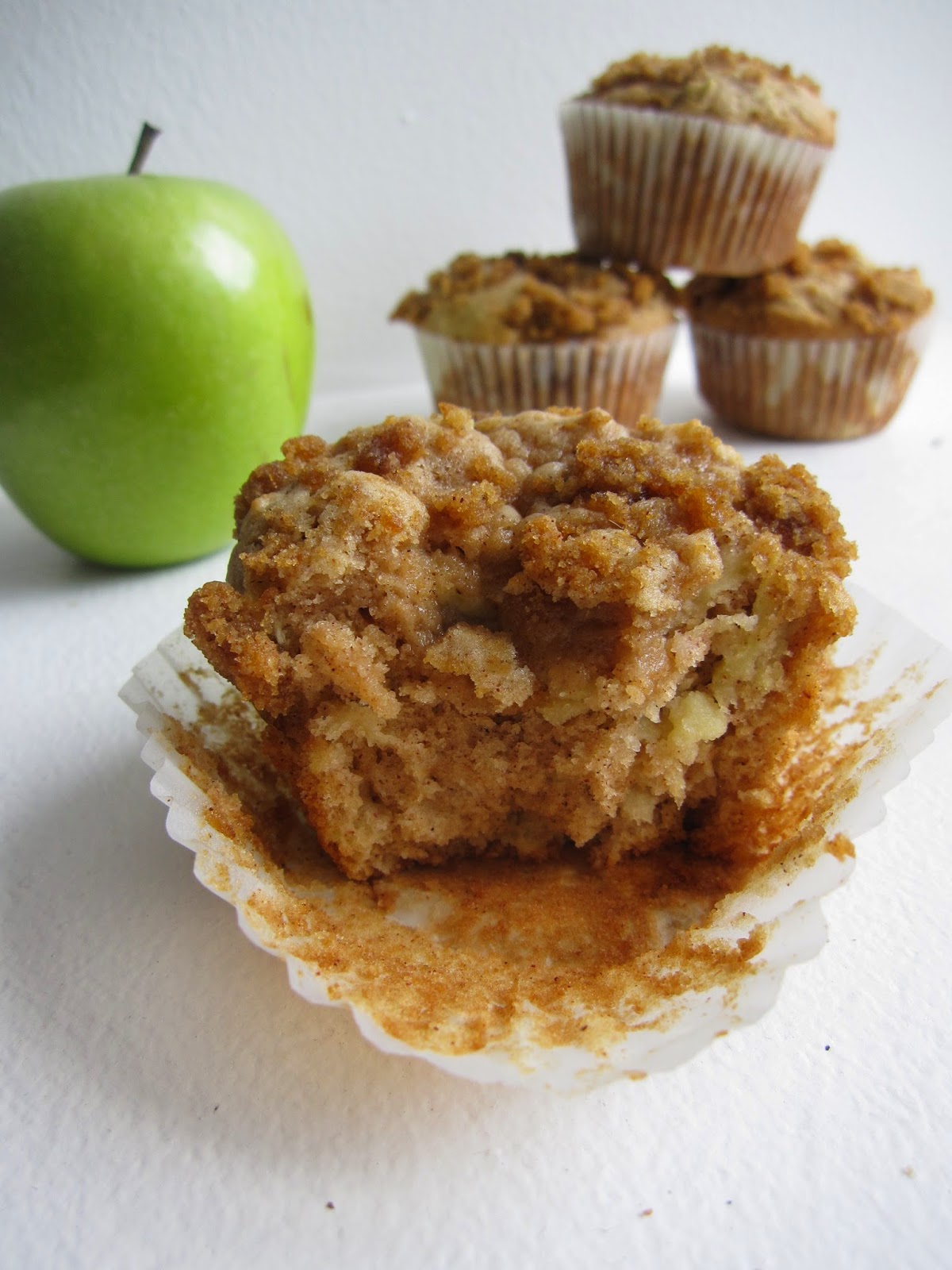 A Taste of Madness: Apple Streusel Muffins