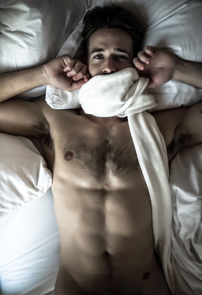 mokumdude.tumblr.com_hiding+with+sheet.j