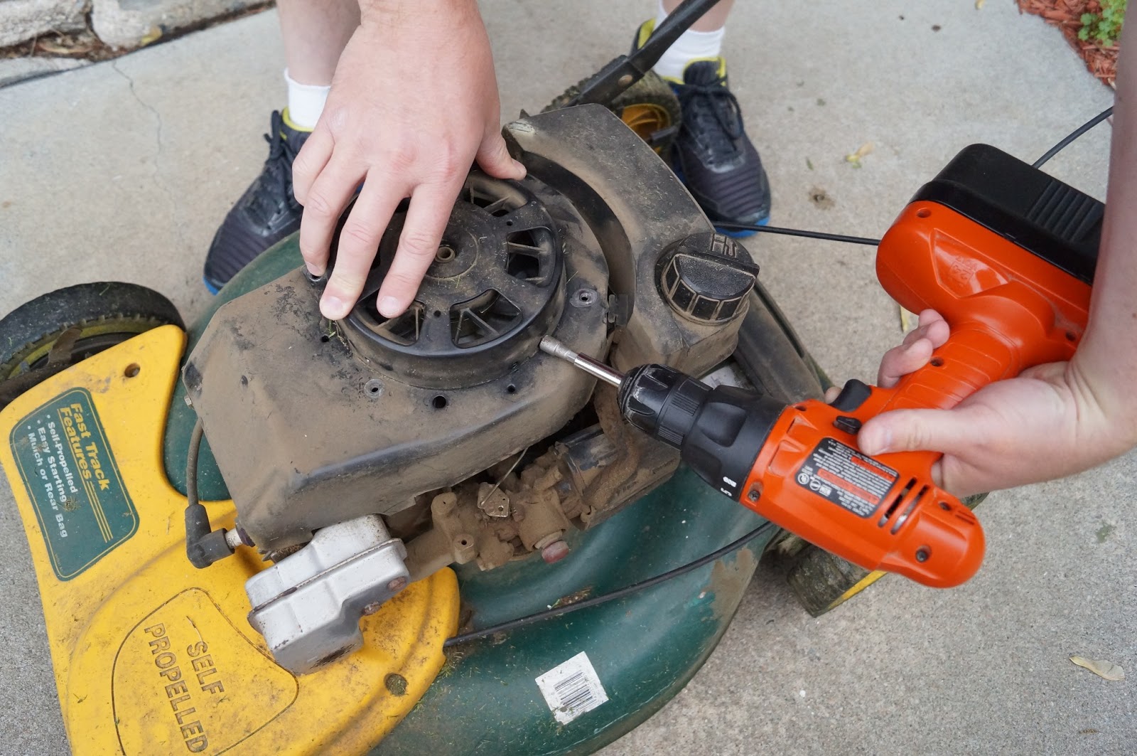 The Kitchen Is My Dance Floor: You Fix-It......Re-String Your Lawnmower