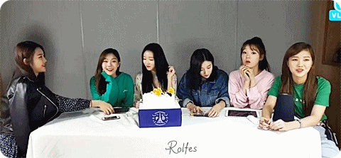 선물 증정순서에 밀려서 삐진 아린이 + 아린이의 재롱잔치 ㅋㅋㅋ.gif | 인스티즈