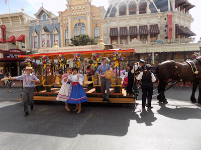 Our adventures in the Magic Kingdom main Street Trolley show
