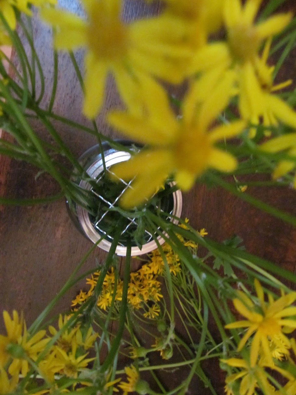 LL Farm How To Keep Flowers Upright In A Mason Jar