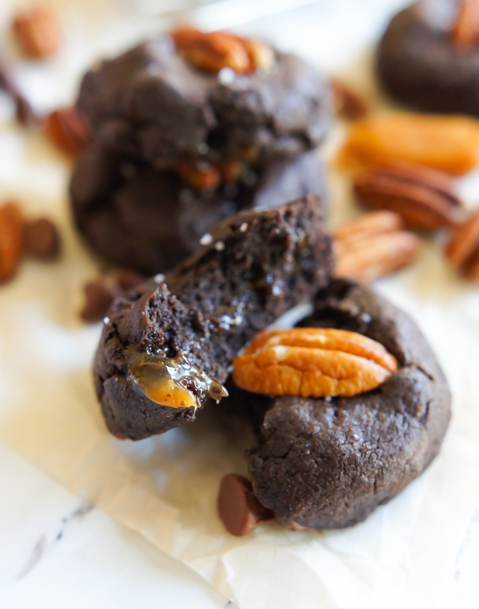 Chocolate Turtle Cookies | #GiveAFriendACookie 