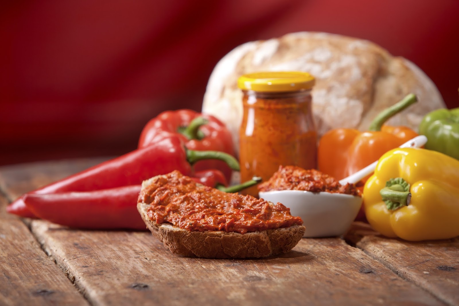 Recepti za zimnicu: Ajvar od barenih paprika i patlidžana