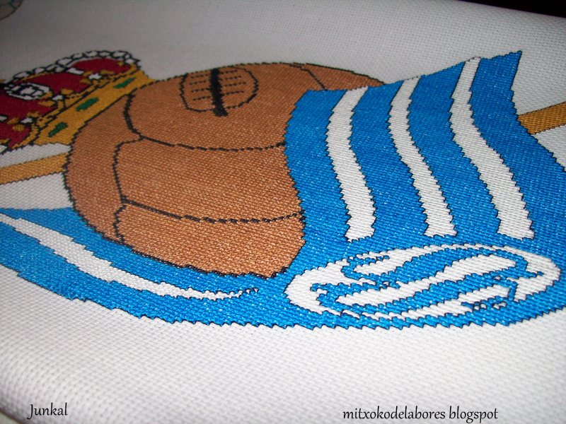 Escudo De La Real Sociedad En Punto De Cruz