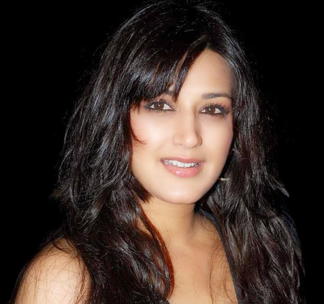 STAR CELEBRITY WALLPAPERS: Sonali Bendre HD Wallpapers