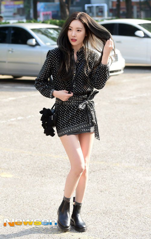 Sunmi shows off beauty on the way to 'Music Bank'