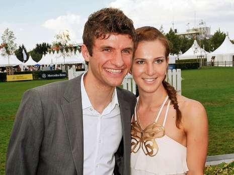 Asian42: Thomas Muller With Wife Pictures