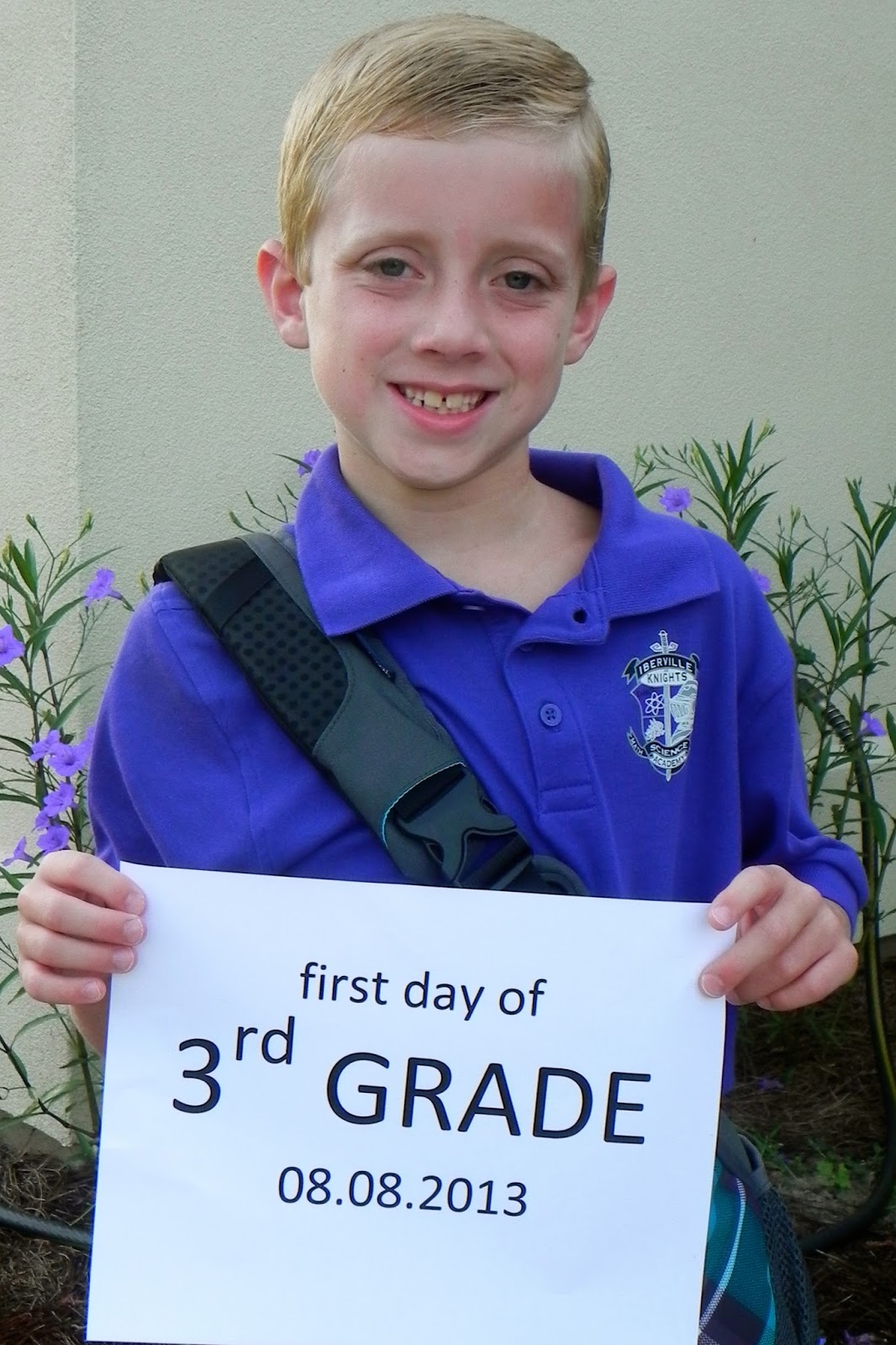 the-first-day-of-3rd-grade-printable-poster-is-displayed-in-front-of-a